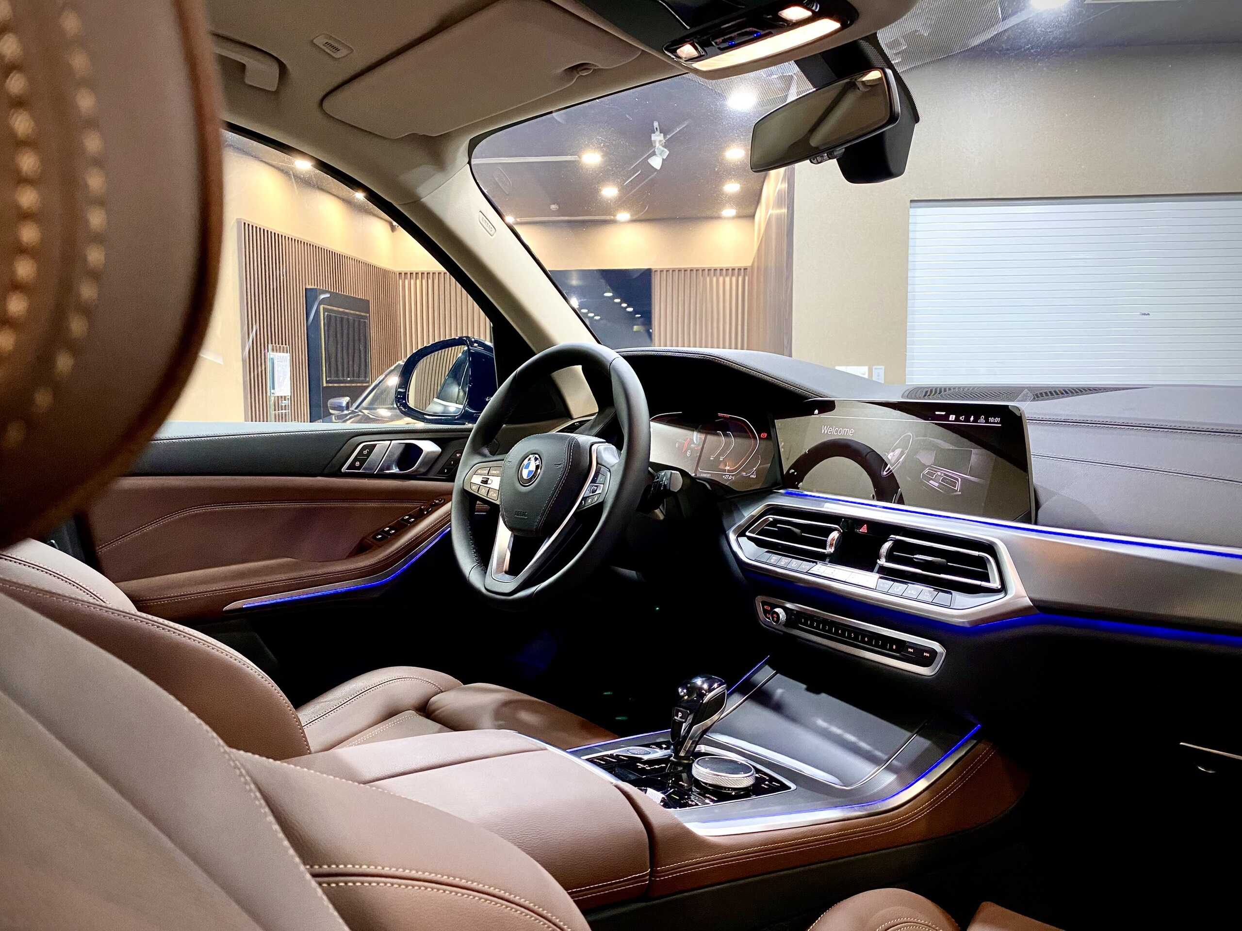Khoang nội thất hiện đại - sang trọng trên BMW X5 xLine.