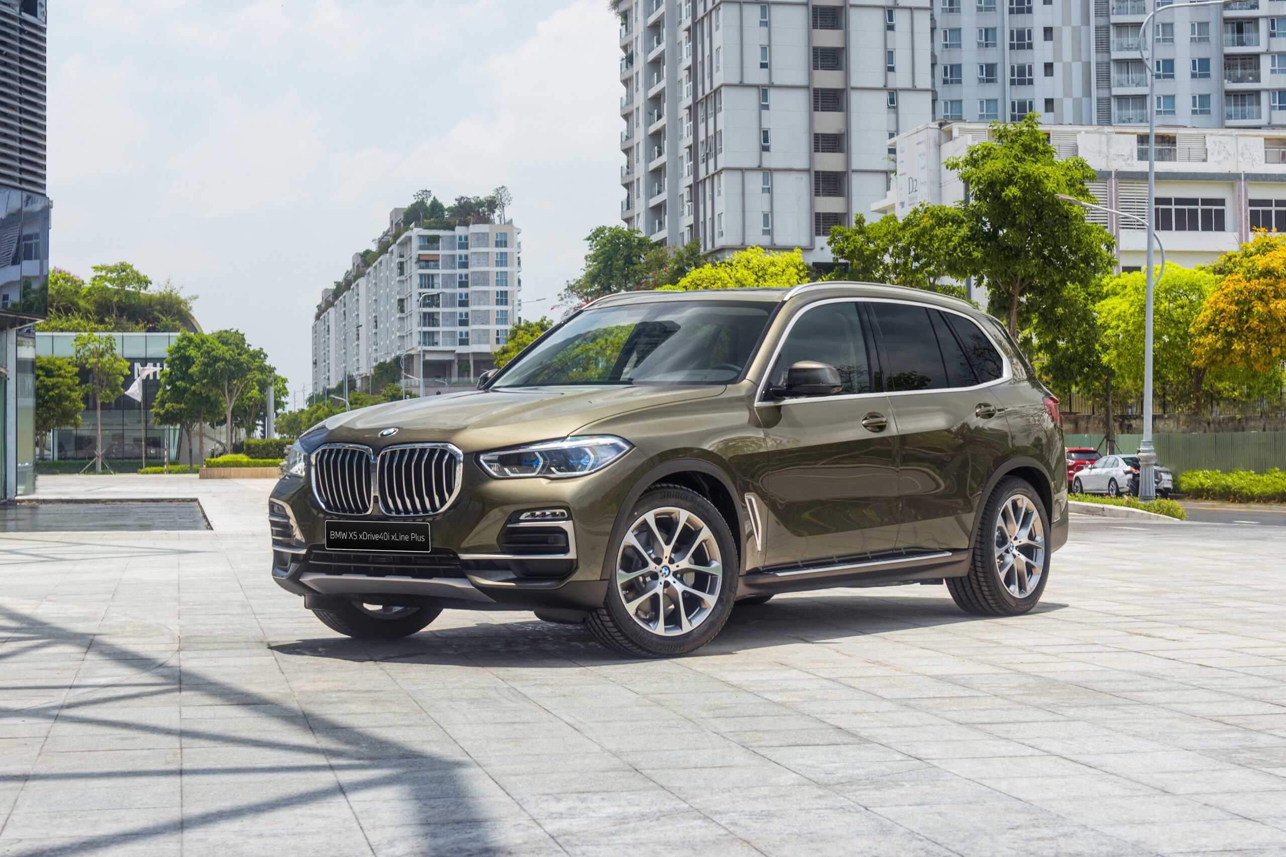 BMW X5 xDrive40i xLine Plus màu Manhattan Green Metallic.