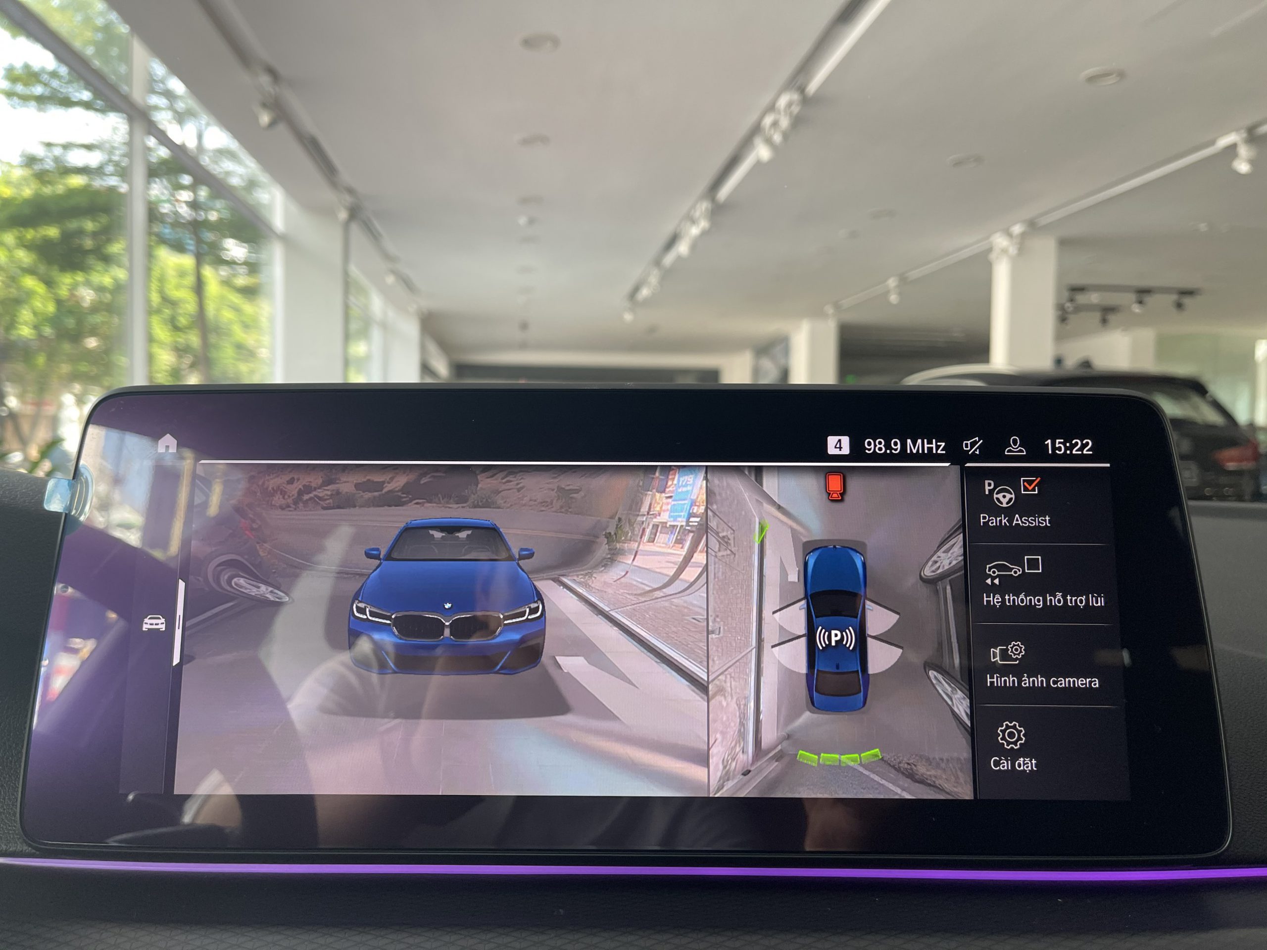 Camera 360 độ trên BMW X5 2021 có khả năng giả lập 3D thông minh.