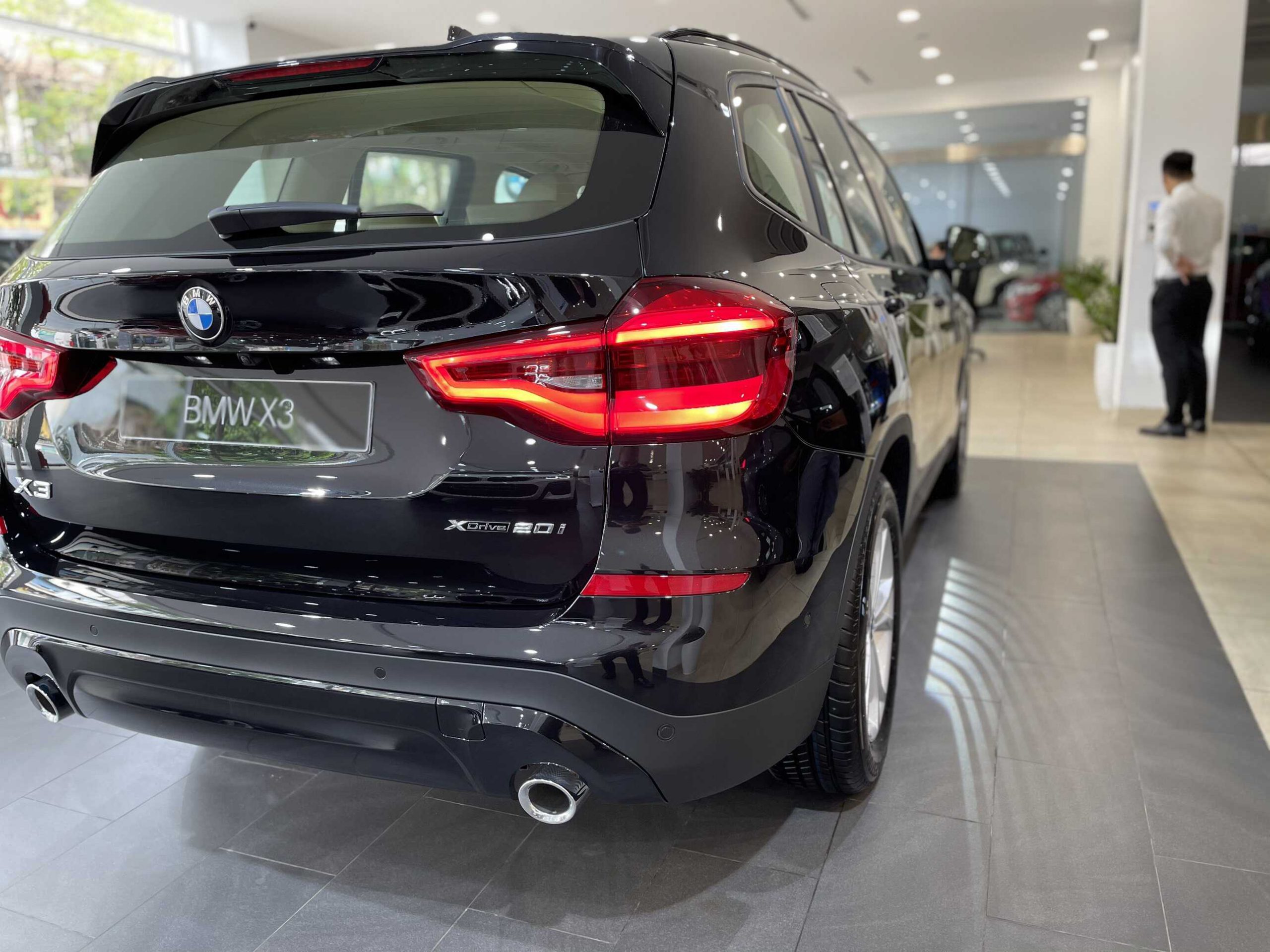 Phần đuôi xe BMW X3 xDrive 2021.