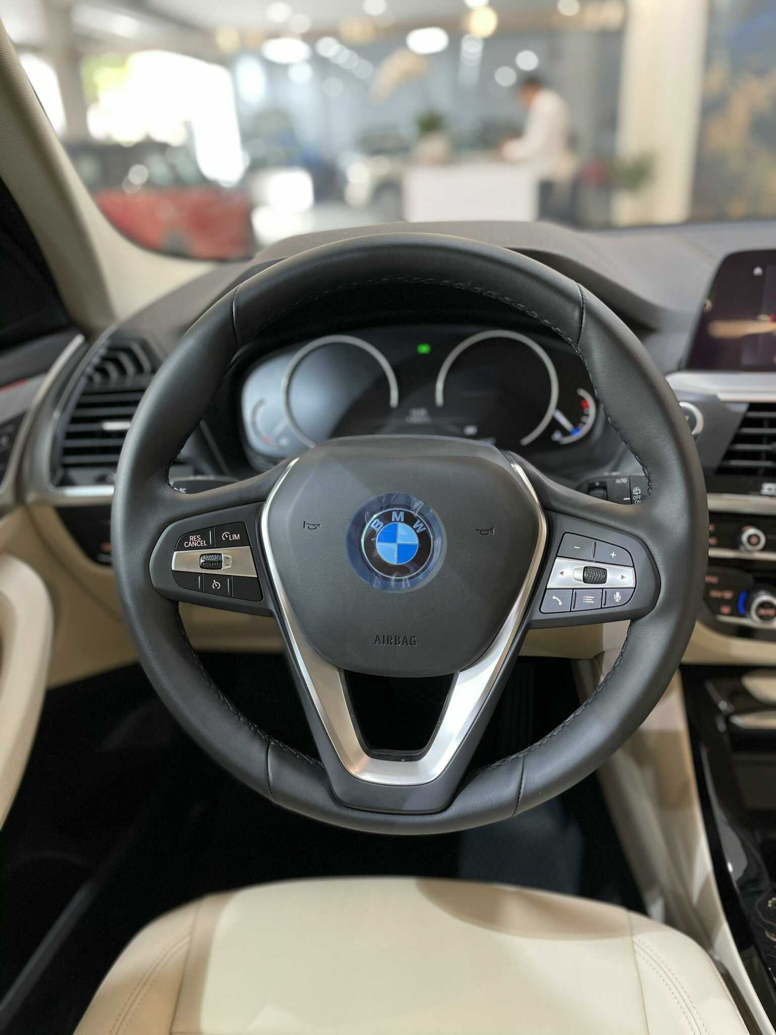 Vô lăng BMW X3 xDrive 2021.