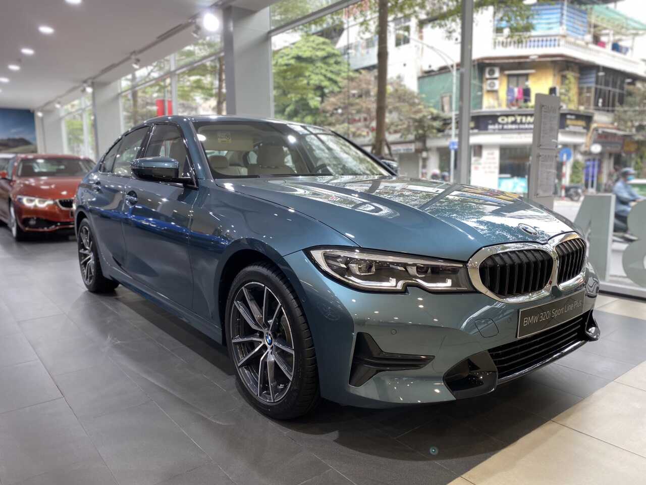 BMW 320i Sport Line Plus màu Blue Ridge Mountain.