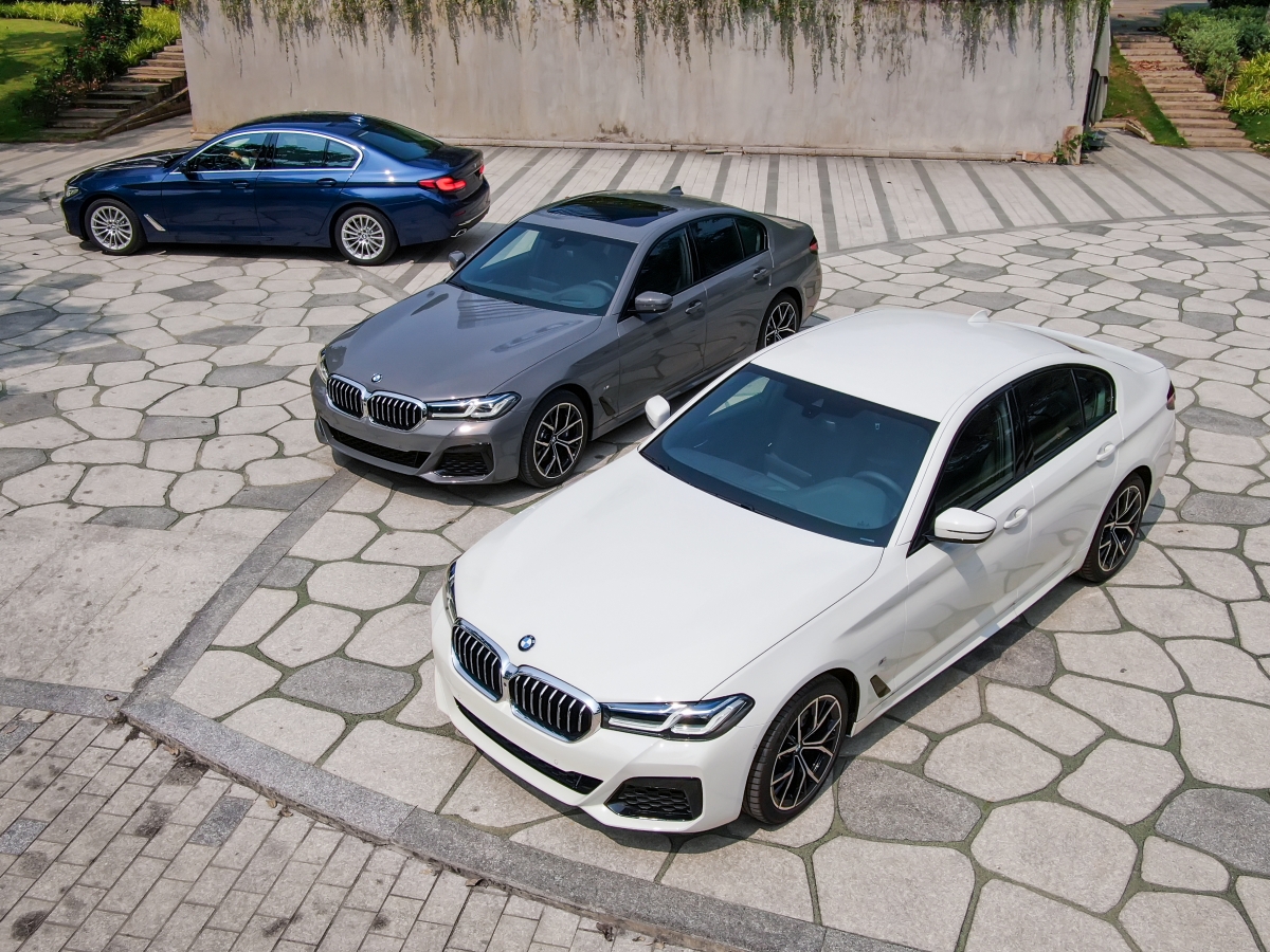  BMW 5 Series 2021 vừa được ra mắt với 3 phiên bản.